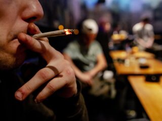 Verliest legale Nederlandse hasj het qua smaak van illegale Marokkaanse hasj?