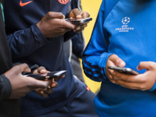 Ouders pleiten voor 'startphone' in plaats van smartphone voor kinderen