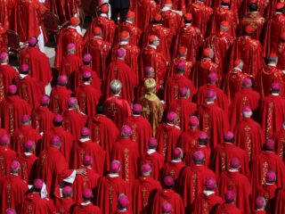 Witte rook op komst? Het conclaaf gaat van start