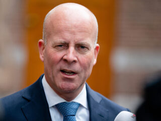 Raymond Knops (NIDV) hekelt PVV, NSC en BBB: 'Verschuilen zich achter de dijken'