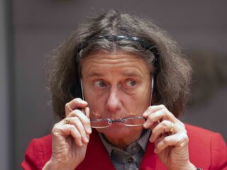 VNG-vicevoorzitter hekelt asielbeleid minister Faber: 'Solidariteit wordt om zeep geholpen'