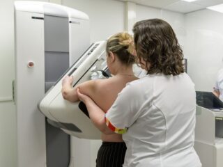 Directeur Borstkankervereniging over aanvullende MRI: 'Je moet niet langer wachten'