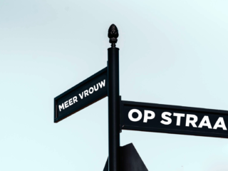 Meer Vrouw op Straat