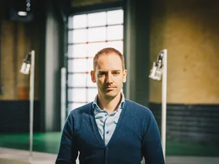 Waarom deze miljonair zijn succesvolle bedrijf weggeeft