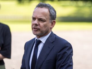 Minister Casper Veldkamp is 'bedachtzaam, maar waagt zich niet aan Jip en Janneke-taal'