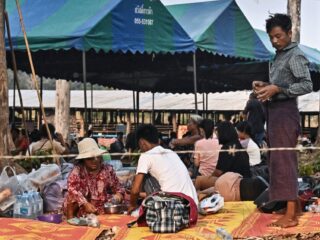 Myanmarese vluchtelingen afgeperst in Thailand: 'Ze zijn wandelende pinautomaten voor de politie'