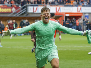 Koeman Jr. grijpt heldenrol bij Telstar: 'Hij moet mee naar het WK'