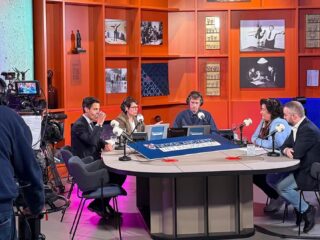 Tien thema's, dertien lijsttrekkers: het NOS Nederland Kiest Radiodebat