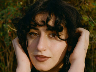 Naaz eert de Koerdische artiesten die haar voorgingen: 'zonder hen, zou ik niet kunnen doen wat ik nu doe'