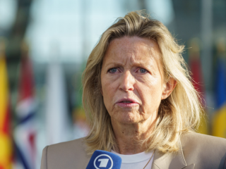 Ollongren (oud-defensieminister) benadrukt: 'Oekraïne mag rekenen op NAVO-lidmaatschap'