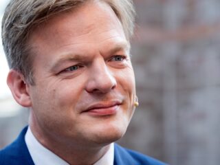 NSC verliest iets in peilingen, PVV groeit