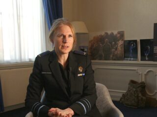 Hoe maak je defensie aantrekkelijk voor vrouwen?