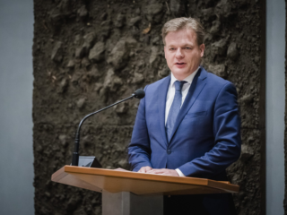 Hoogleraar staatsrecht Voermans tegen Omtzigt: 'Schiet op en pas op!'