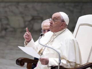 Paus Franciscus 'stelt zich kwetsbaar op' in boek: 'Deelt zijn schaamtes'