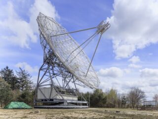 Maanmissie op de voet gevolgd bij radiotelescoop in Dwingeloo: 'We zitten hier eerste rang'