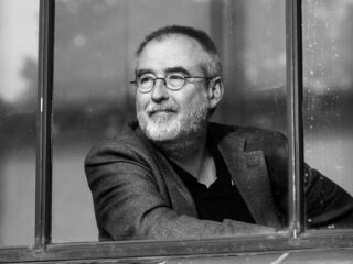 Ronald Giphart nieuwe presentator De Taalstaat