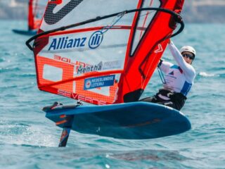 Aankomend Olympiër Sara Wennekes over windfoilen: 'Ik denk niet dat ik kan uitleggen hoe het voelt om zo te vliegen'