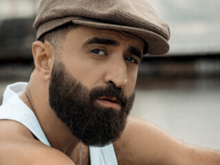 Saman Amini's nieuwe voorstelling onderstreept de kracht van dialoog in een gepolariseerde samenleving