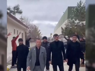 Turkse nationalisten staan ongevraagd voor de klas