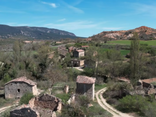 Dit stel kocht voor 3,5 ton een heel dorp in Spanje: 'De wereld verbeteren op een klein stukje'