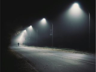 Jonge mannen grijpen vaak niet in bij seksuele straatintimidatie