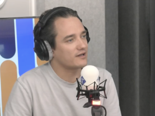 Podcastmaker Simon Heijmans terug met nieuw mysterie: 'Succes van Brand in het Landhuis had ik nooit verwacht'