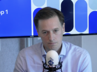 Laurens Dassen (Volt) zegt radiodebat NOS af vanwege 'feitenvrije onzin' FvD: 'Ook grote zorgen over leugens van Wilders'