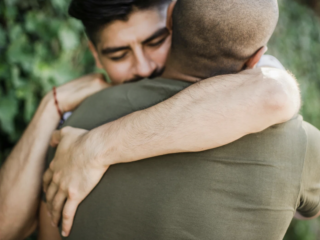 Praten over gevoelens is voor veel mannen geen vanzelfsprekendheid: 'Ik betrap mezelf er nog steeds op dat ik dingen binnenhoud.'