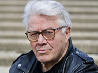 Barrie Stevens neemt afscheid met meest persoonlijke voorstelling: 'Ik heb mijn hele leven niet genoeg van mezelf gehouden'