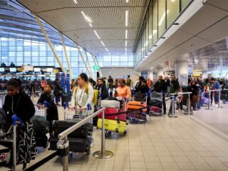 Gezichtsherkenning in de rij op Schiphol: zegen of vloek?
