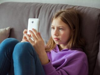 Social media verbod voor kinderen onder 15 jaar in Frankrijk: 'Dit is geen oplossing'