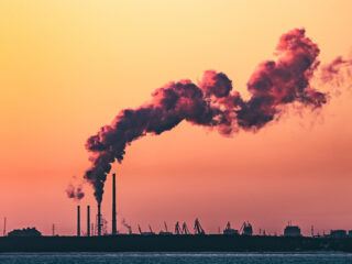 Handel in CO2-certificaten belemmert klimaatdoelen: 'Bedrijven gaan nauwelijks minder uitstoten'