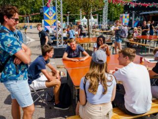 Mbo'ers vaker welkom bij introductieweken, maar drempels blijven