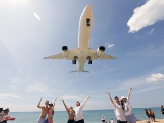 Verbod op reclames vliegvakantie: 'Spoort vooral weerstand aan'