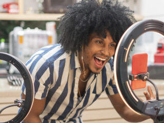 Hoe verleiden influencers ons tot aankopen