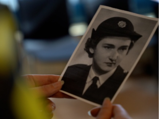 'Gaat dit poppetje ons land beschermen?' 80 jaar vrouwelijke politieagenten in Nederland