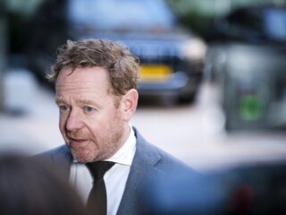 Nederland dichtbij deal met Oeganda over 'terugkeerhub': 'Geen rechter zal dit toestaan'