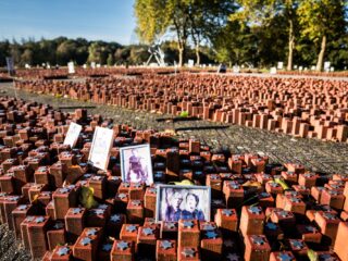 Hoe houdt Kamp Westerbork de herinnering van Holocaustslachtoffers 'levend'?