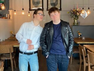 Moeders richten vervolgonderwijs op voor hun kinderen met Downsyndroom