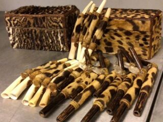 Douane onderschept tijgervel en jaguarhuid op Schiphol