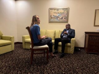 Podcast De Dag: Elles van Gelder in gesprek met rebellen in Congo