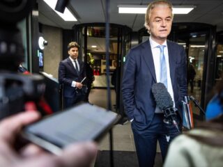 Podcast De Dag: de formatie gezien door vreemde ogen