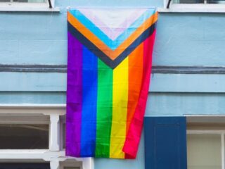 Mrs. Senior Pride Nardie Eijsberg (71) zet zich in voor 'roze ouderen'