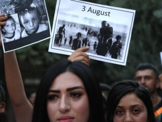 Jezidi's herdenken genocide: 'Honderdduizenden mensen zijn nog steeds op de vlucht of vermist'