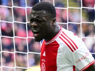 'Ajax heeft meer goals geïncasseerd dan RKC, dat zestiende staat'