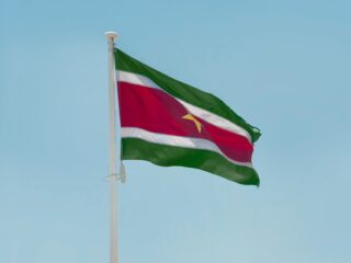 Brokopondostuwmeer in Suriname vervuild met grote hoeveelheid cyanide