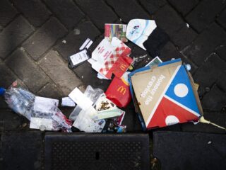 Afvalberg groeit ondanks goede wil: 'We recyclen ons hier niet uit'