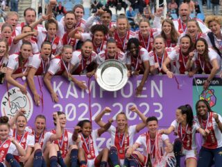 Na monsterzege in Zwolle zijn Ajax-vrouwen kampioen: 'Met heel veel glans'