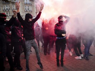 Demonstratie Amsterdam: 'Ajax-hooligans verpesten het voor tienduizenden voetballiefhebbers'
