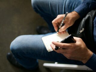 Het vrije woord van schrijvers staat onder druk